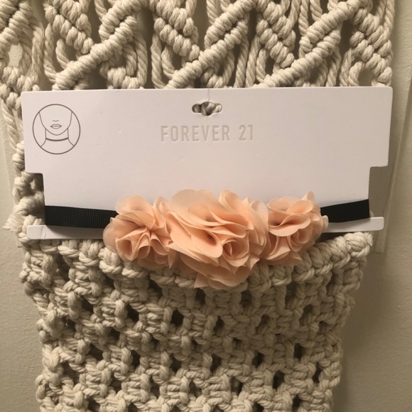 Forever 21 Flower Choker - Picture 2 of 4